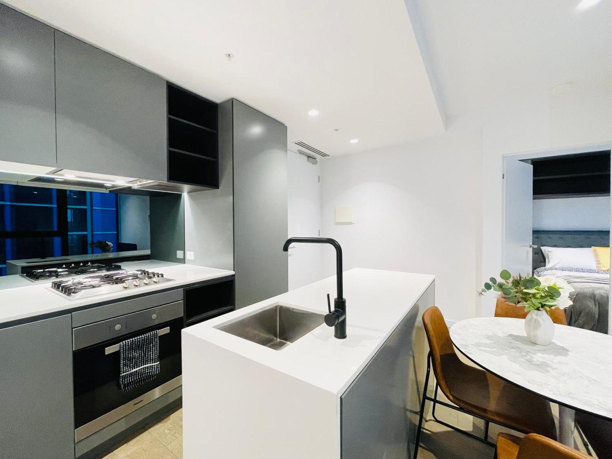 Mega Style Apartments Victoria One Melbourne City Exterior foto